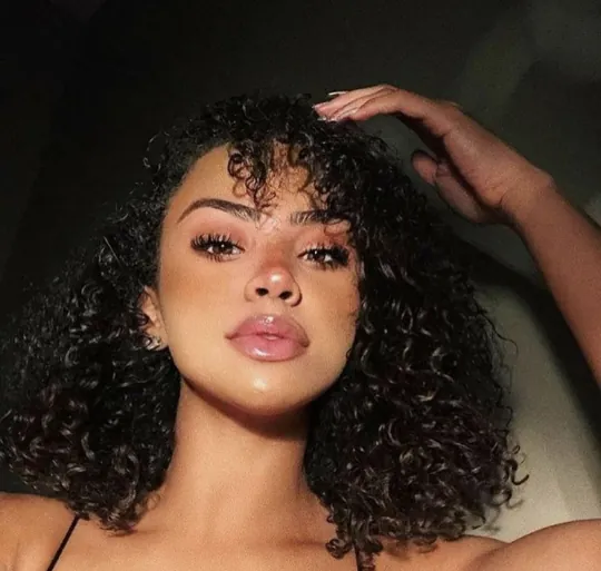 Mia Hartfield - Fashion Editor